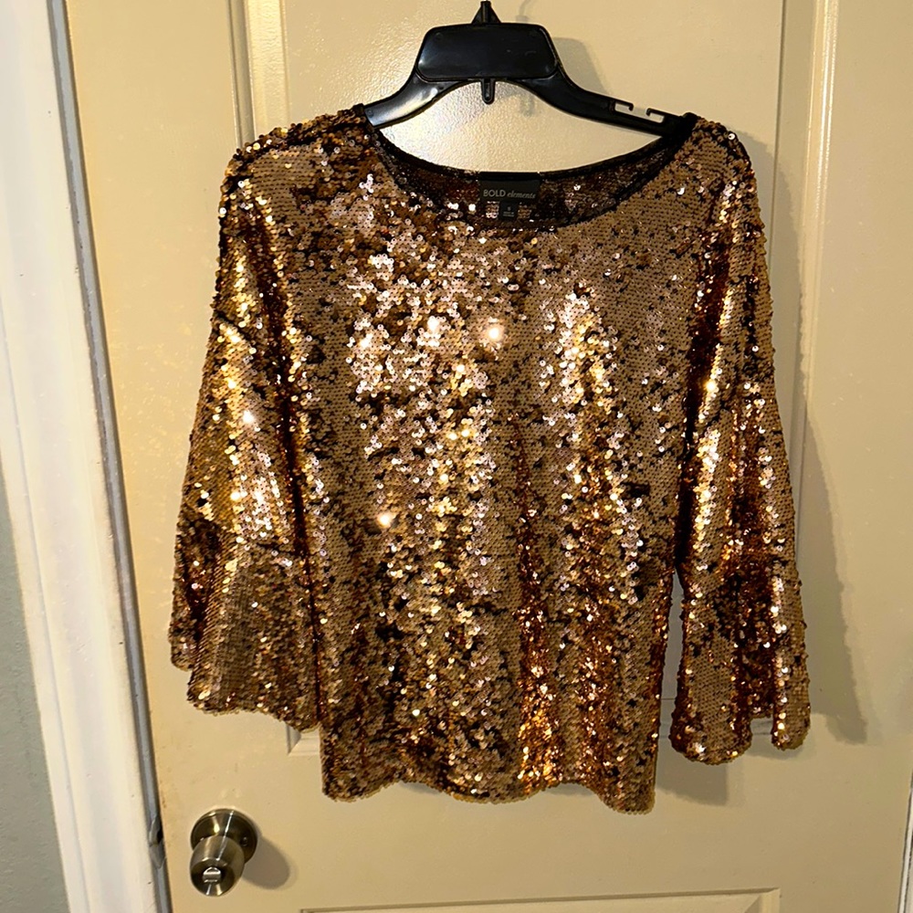 Long sleeve BOLD elements blouse.